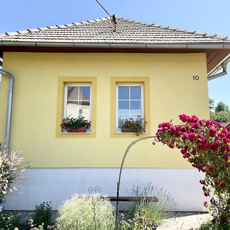 Zlty Domcek - Apartman Svabovce Zewnętrze zdjęcie