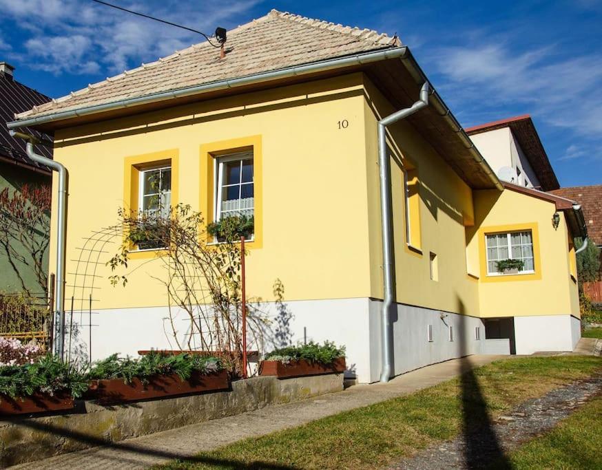Zlty Domcek - Apartman Svabovce Zewnętrze zdjęcie