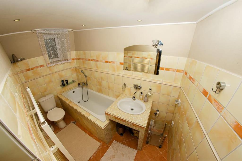 Zlty Domcek - Apartman Svabovce Zewnętrze zdjęcie