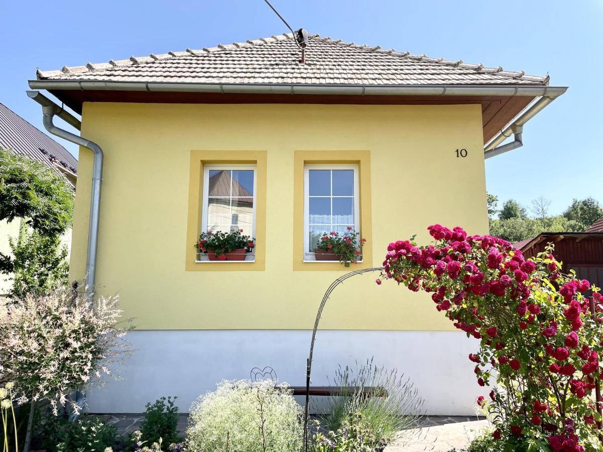 Zlty Domcek - Apartman Svabovce Zewnętrze zdjęcie